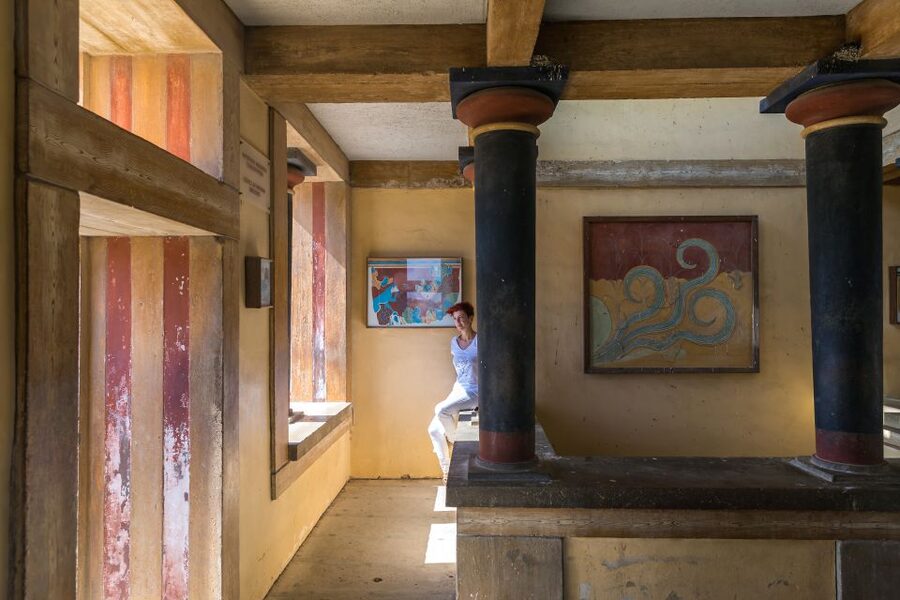Knossos Palace Guided Walking Tour (Without Tickets) - Walking through the 1,500-room palace