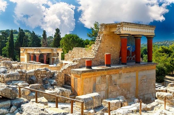 Knossos Palace & Heraklion City Tour - Language, group size, and the guide’s role