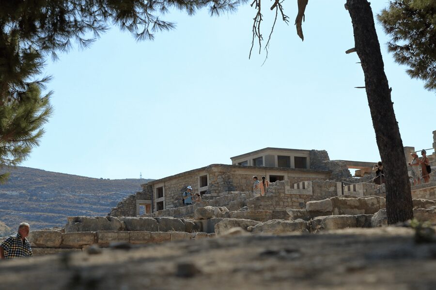 Knossos Palace Private Tour with Licensed Guide and Tickets - The Throne Room and the power of Minoan Knossos