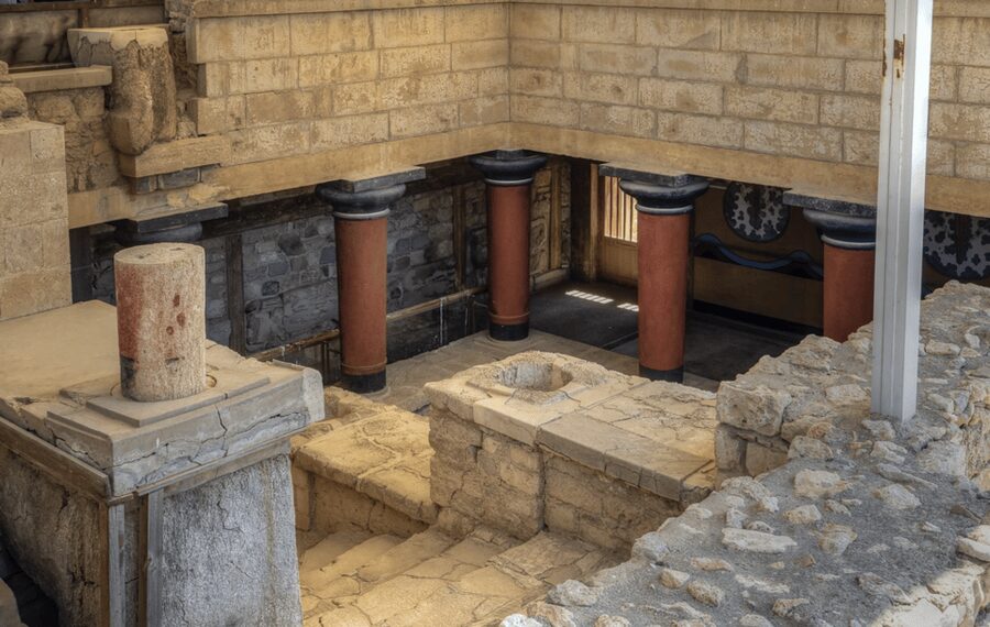 Knossos Palace Private Tour with Licensed Guide and Tickets - Frescoes that bring the site to life