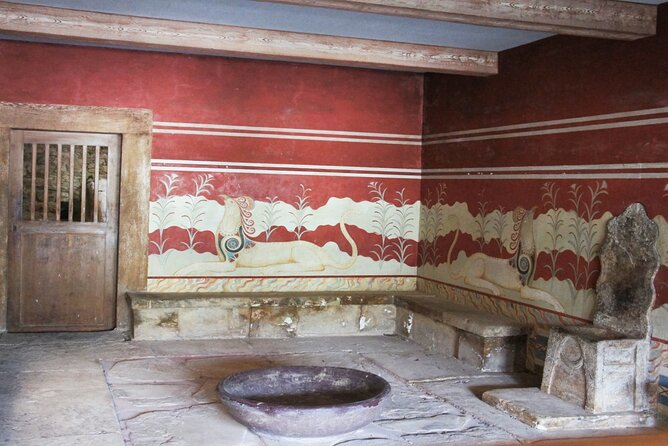 Knossos Palace Self-Guided Treasure Hunt & Tour - Is two hours enough at Knossos?