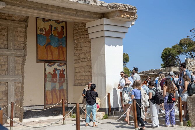 Knossos Palace Self-Guided Treasure Hunt & Tour - Following Theseus through the palace