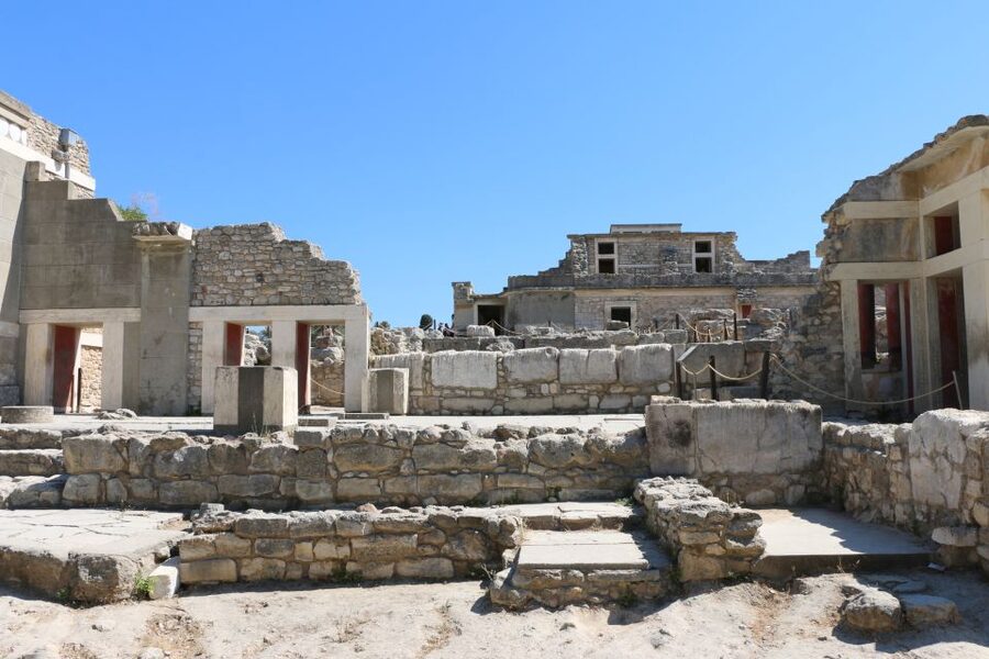 Knossos Palace Skip-the-Line Ticket & Private Guided Tour - How the guide changes the experience