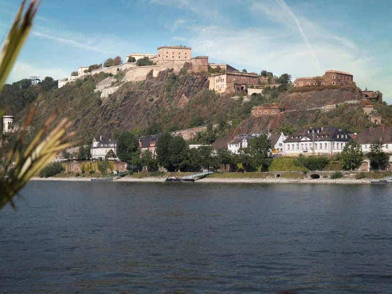 Koblenz:Rhine Valley boat tour along the castles and palaces - Lahneck Castle and the shift to castle country