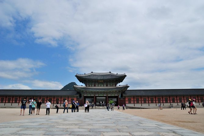 Korean Palace and Market Tour in Seoul Including Insadong and Gyeongbokgung Palace - Insadong’s galleries, tea houses, and old Seoul character