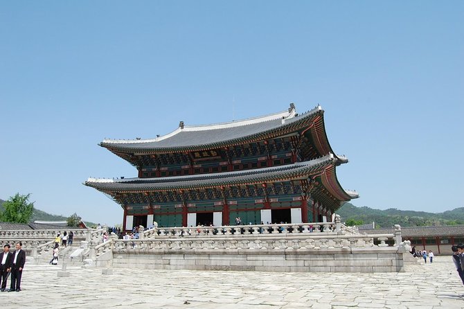 Korean Palace and Market Tour in Seoul Including Insadong and Gyeongbokgung Palace - Namdaemun Market and the final shopping walk