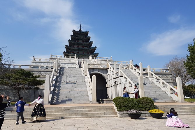 Korean Palace and Market Tour in Seoul Including Insadong and Gyeongbokgung Palace - The guide matters more than the schedule