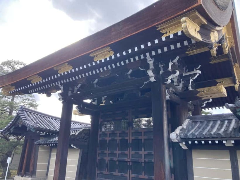 Kyoto: Nijo Castle and Kyoto Imperial Palace Guided Tour - Walking through Kyoto between the major sights