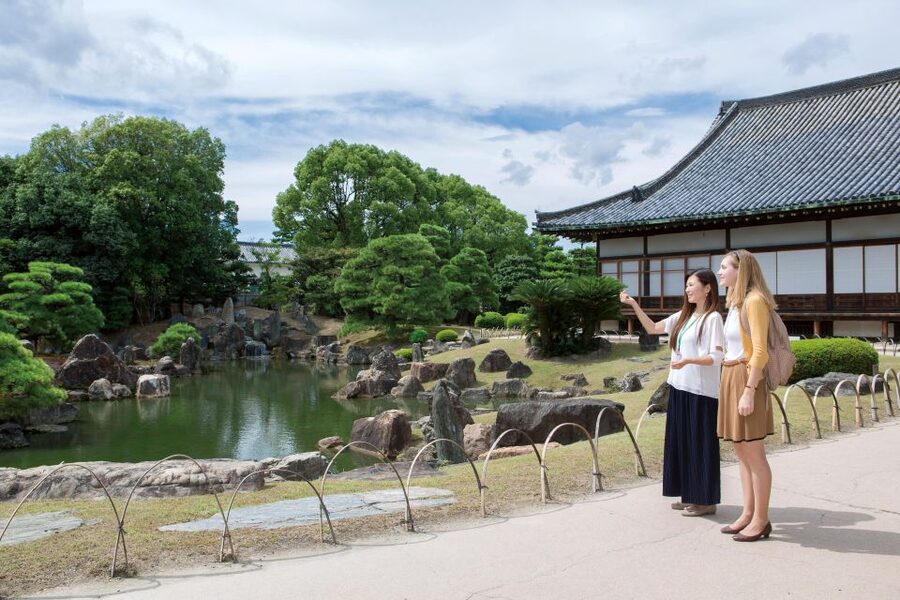 Kyoto: Nijo-jo Castle and Ninomaru Palace Guided Tour - Why Nijo Castle feels different from a typical castle