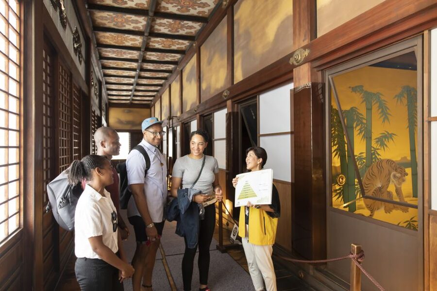 Kyoto: Nijo-jo Castle and Ninomaru Palace Guided Tour - Starting at the East Main Gate