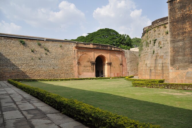 Lalbagh+Bull Temple+Tipu Palace+Market+Lunch=Bangalore City Tour - Tipu Sultan’s wooden summer palace