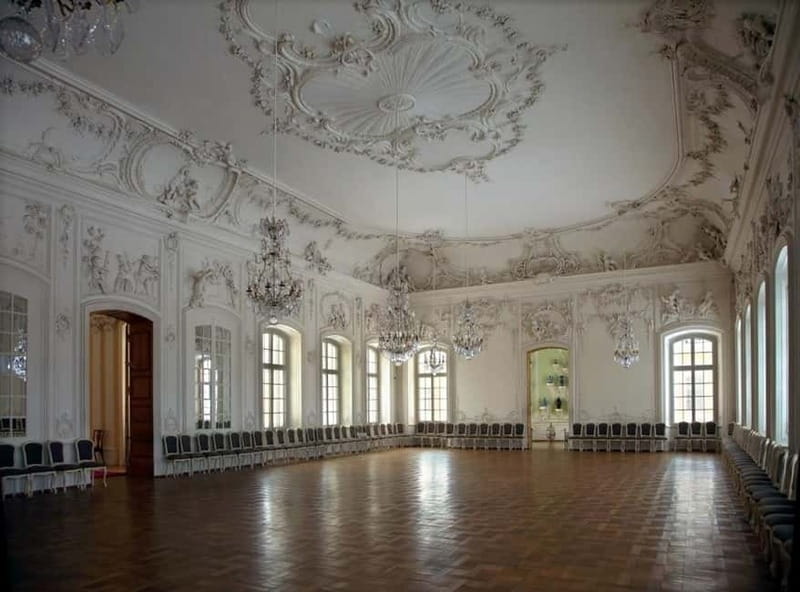 Latvian Palace and Medieval Castle Private Trip - What your driver does, and what the driver does not do