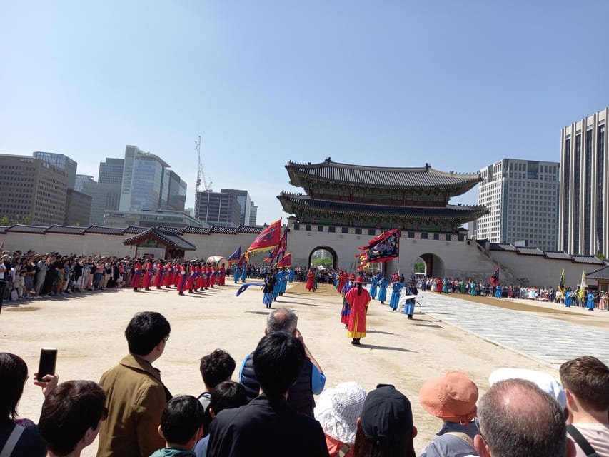 Layover tour to Gyeongbokgung-Folk Museum-Bukchon-Insadong - Insadong adds crafts, food, and a city-center feel