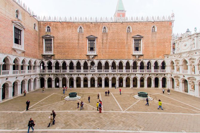 Legendary Venice: Doge's Palace, St Mark's & VIP Terrace Access - Crossing the Bridge of Sighs