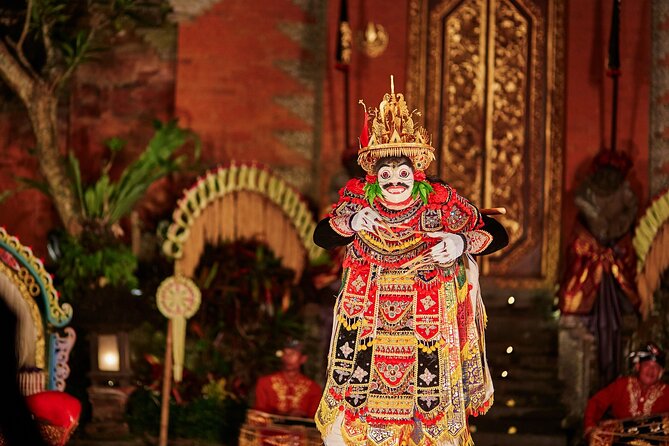 Legong Dance Show at Ubud Palace Bali - Arriving at Ubud Palace for the 7:30 pm show