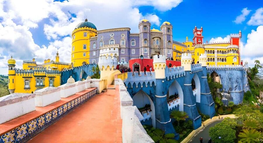 Lisboa: Sintra, Pena Palace, Cabo da Roca Coast and Cascais - Sintra: sweets, royal history, and a crowded old town
