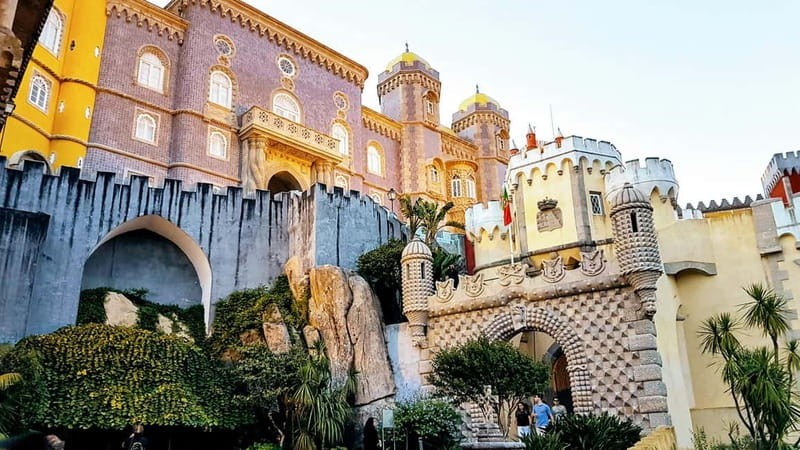 Lisboa: Sintra, Pena Palace, Cabo da Roca Coast and Cascais - Cascais: lunch and a slower final stop