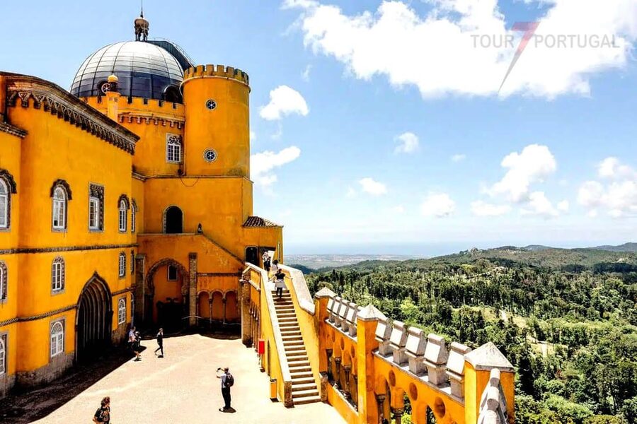 Lisbon: Pena Palace, Moorish Castle, Qta. Regaleira & Sintra - The Moorish Castle gives you Sintra’s best first view