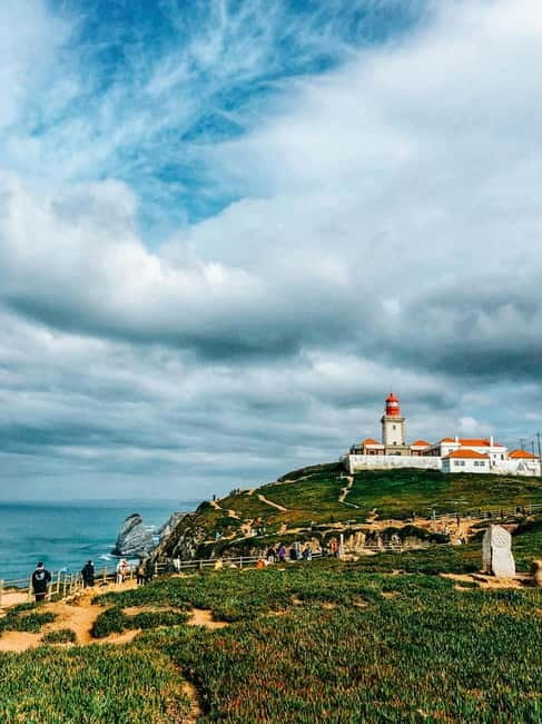Lisbon: Pena Palace, Sintra, Cabo da Roca & Cascais Day Trip - Sintra old town, pastries, and free time