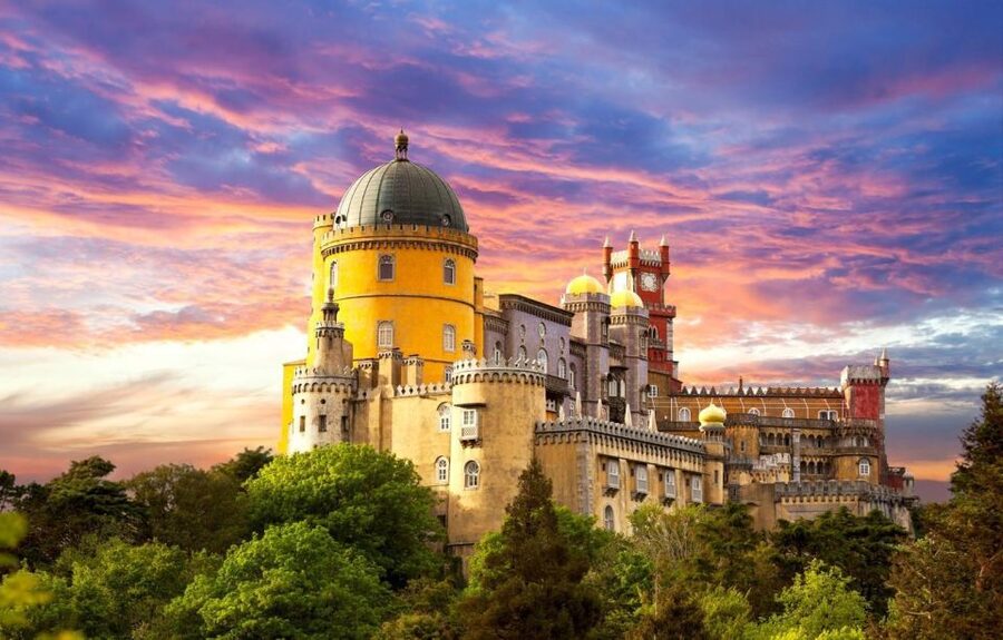 Lisbon: Sintra, Pena Palace, Cabo da Roca & Cascais Day Tour - Lunch around Colares