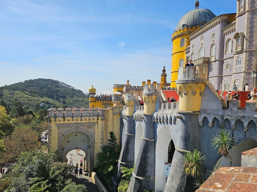 Lisbon: Sintra, Pena Palace, Cabo Roca Coast & Cascais Tour - Two hours in Cascais