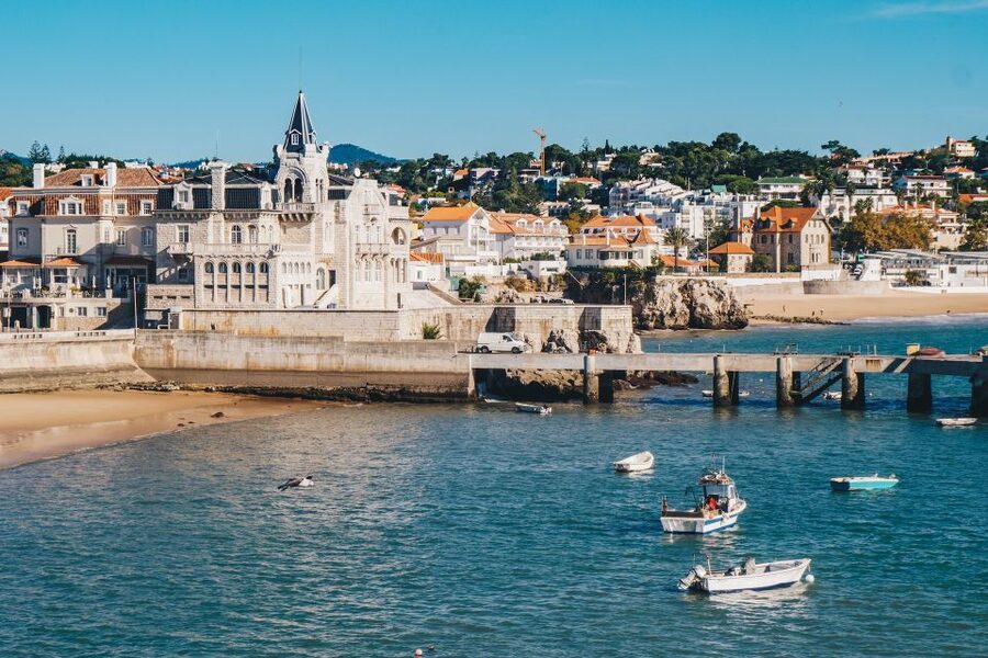 Lisbon: Sintra, Pena Palace, Cabo Roca Coast & Cascais Tour - The guide can make or break the day