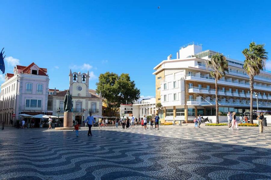 Lisbon: Sintra, Pena Palace & Wine Tasting Small-Group Tour - Cascais and the final seaside hour