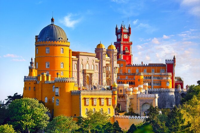 Lisbon: Sintra, Pena, Regaleira, Cabo Roca Coast and Cascais 8h - Guides make the difference