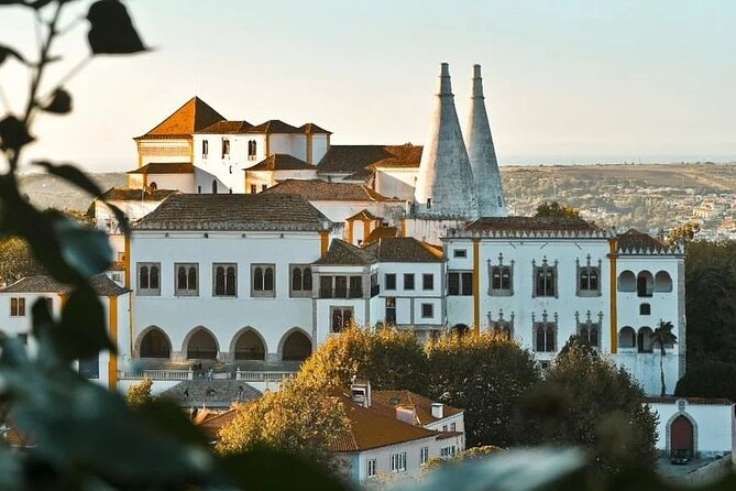 Lisbon: Sintra Private Day Trip with Pena Palace & Wine Tasting - Lunch in Colares, with the bill separate