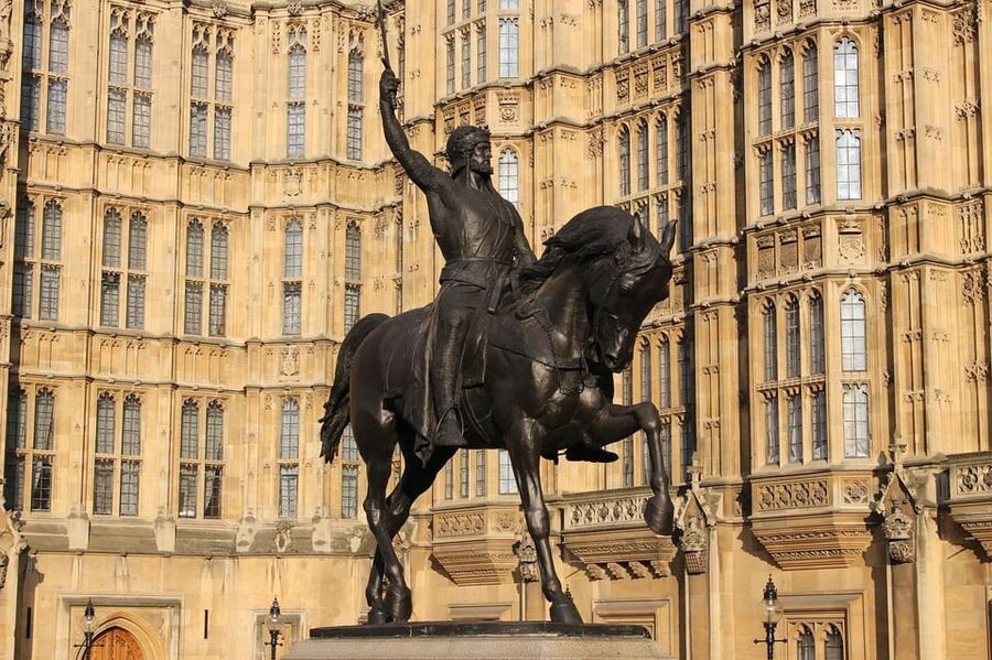 London: Big Ben, Churchill War Rooms & Buck'ham Palace Tour - Downing Street and the political heart of London