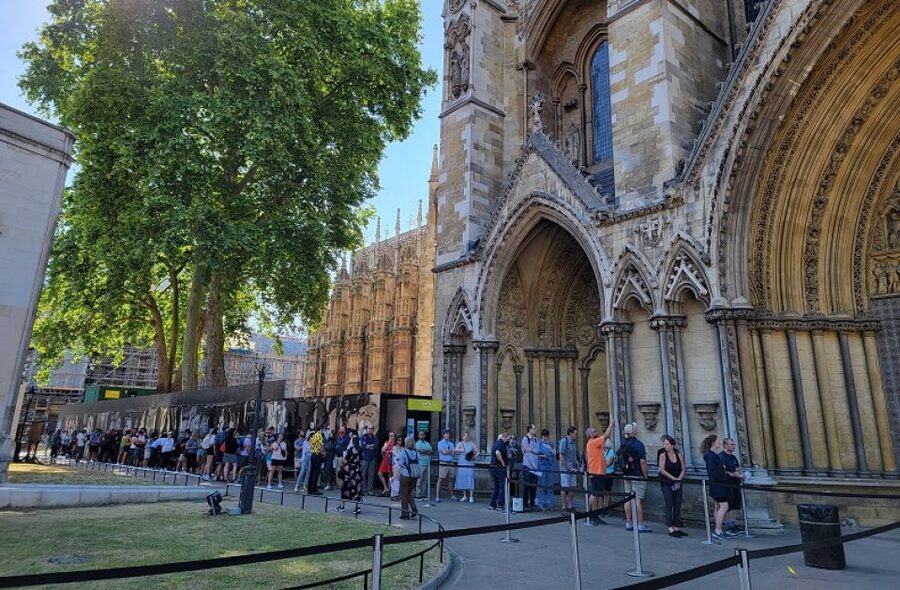 London: Buckingham, Big Ben & Westminster Abbey Tour - Watching the Changing of the Guard at Buckingham Palace
