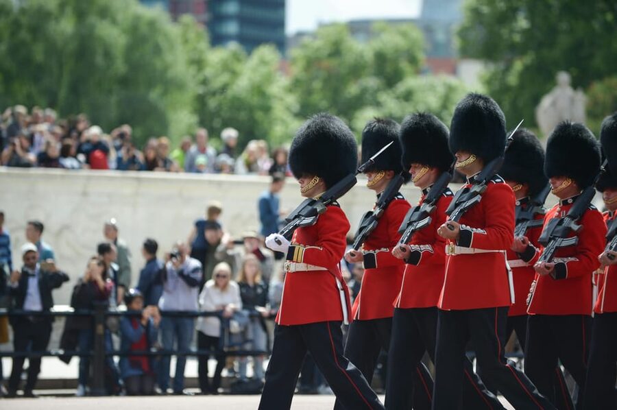 London: Buckingham Palace and Changing of the Guards Tour - What the two-hour Buckingham Palace tour really offers