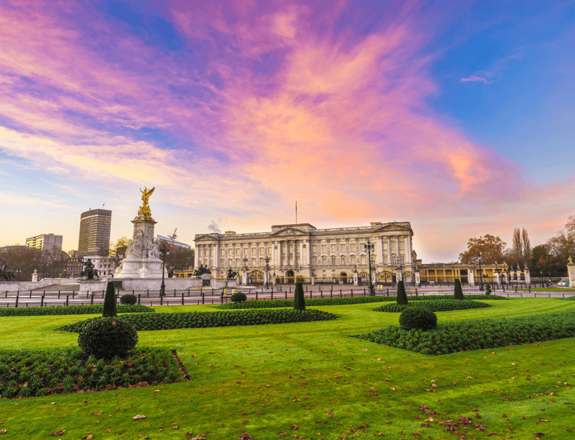 London: Buckingham Palace and Royal London Walking Tour - Horse Guards, Westminster, and the changing of the guard