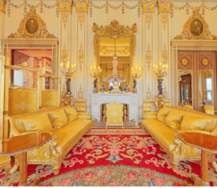 London: Buckingham Palace and Royal London Walking Tour - The Buckingham Palace garden and its lake