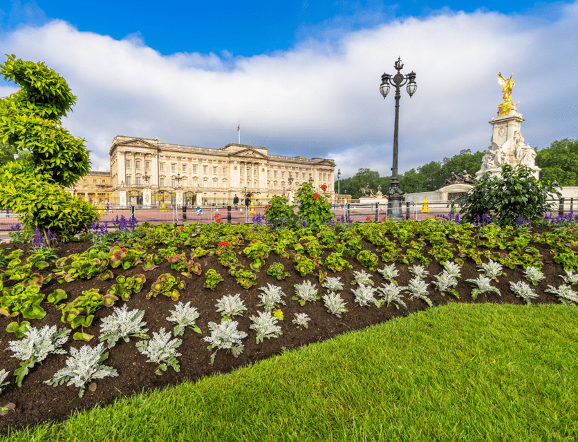 London: Buckingham Palace and Royal London Walking Tour - What the $59.27 price includes
