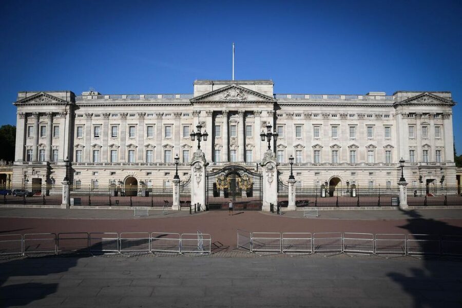 London: Buckingham Palace & Big Ben & Abbey Private Tour - Horse Guards Parade and the feel of Whitehall