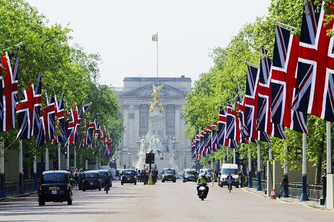 London: Buckingham Palace & Big Ben (& Westminster Abbey entry) - Why this route works for a first London visit
