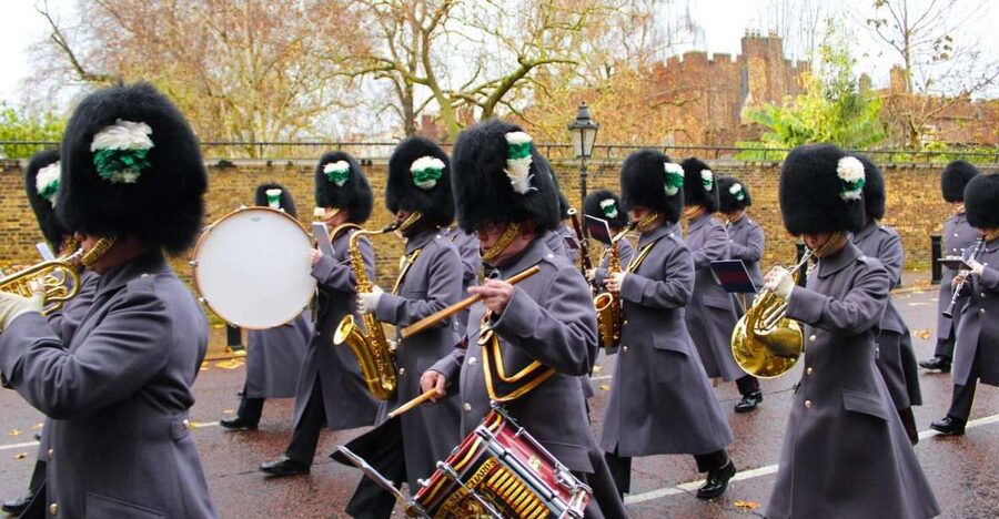 London: Buckingham Palace & Changing of the Guard Experience - Understanding Guard Mounting before the music begins