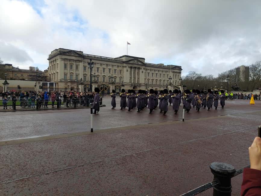 London Buckingham Palace: Changing of the Guard Walking Tour - Why this approach beats waiting at the palace gates