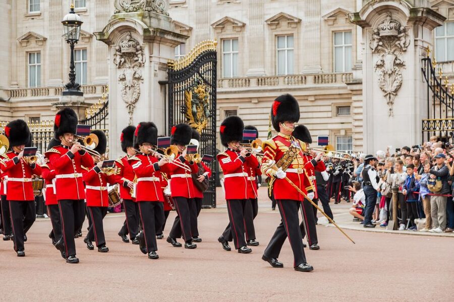 London: Buckingham Palace Entry & Changing of the Guard Tour - Why this pairing works in central London