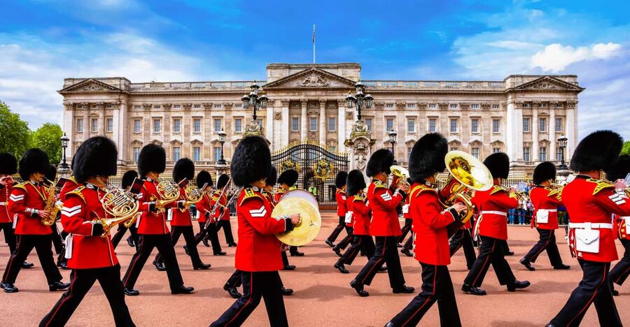 London: Buckingham Palace Entry & Changing of the Guard Tour - What the guides add, and where the style can vary