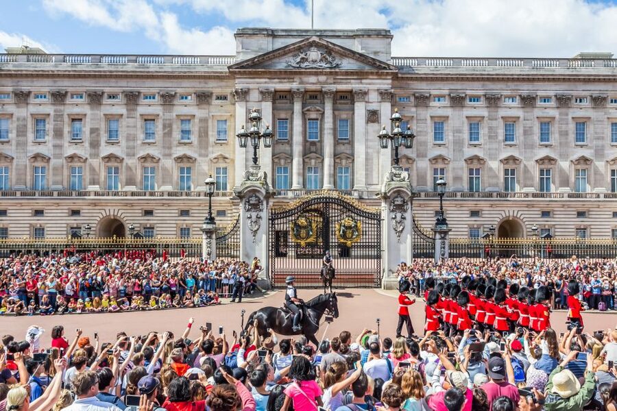 London: Buckingham Palace Entry & Changing of the Guard Tour - Booking advice for the ceremony schedule