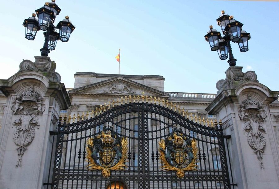 London: Buckingham Palace Entry Ticket & Royal Walking Tour - Walking the Mall, St. James’s Park, and royal residences