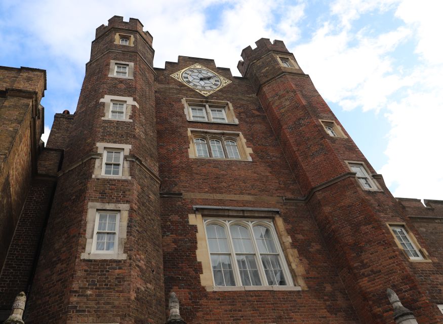 London: Buckingham Palace Walk & Tea at Kensington Palace - A royal route that connects two sides of London