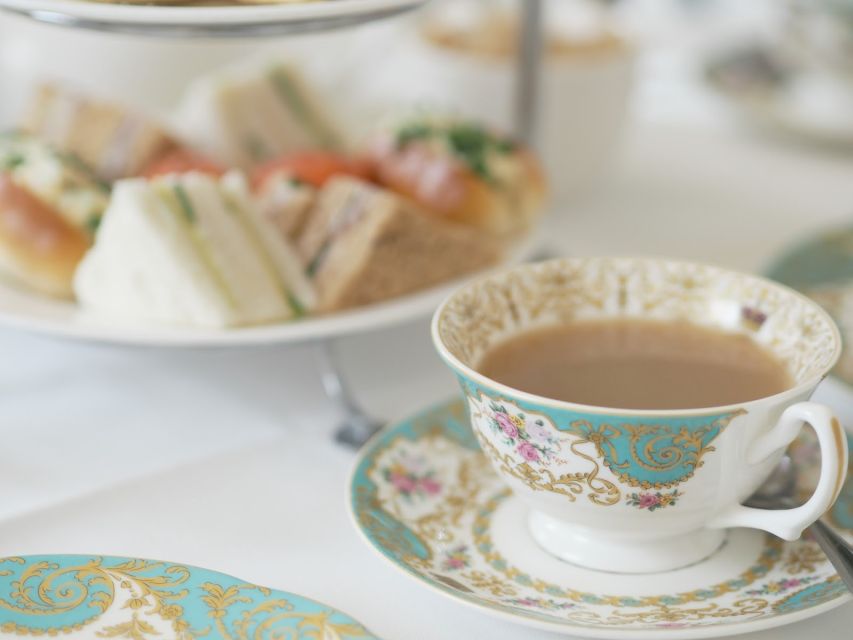 London: Buckingham Palace Walk & Tea at Kensington Palace - A red bus ride toward Kensington Gardens