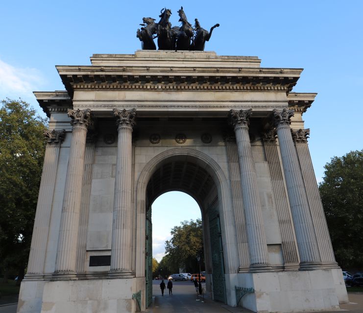 London: Buckingham Palace Walk & Tea at Kensington Palace - Afternoon tea in an 18th-century royal setting
