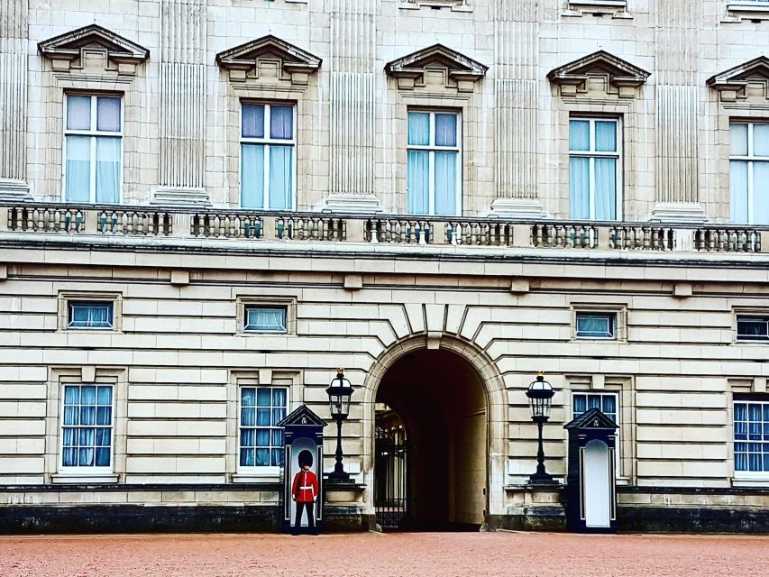 London: Buckingham Palace, Westminster Abbey & Big Ben Tour - A five-hour introduction to London’s royal and political center