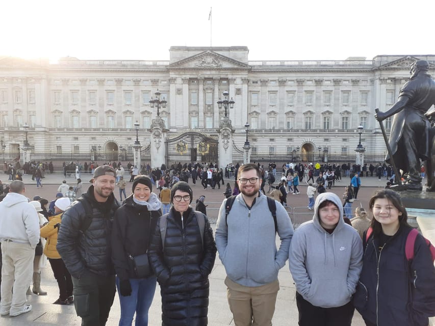 London: Central London Outdoor Tour - Buckingham Palace and the royal family