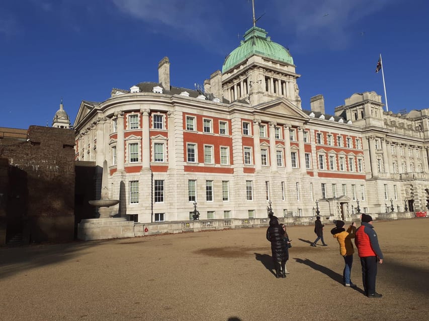London: Central London Outdoor Tour - Downing Street and the final approach