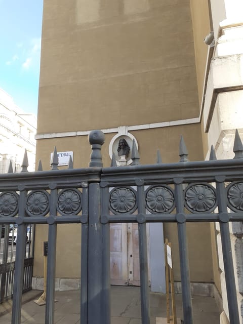 London: Central London Outdoor Tour - The Changing of the Guard option